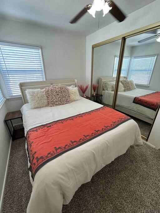 Entire Home By Newport Beach, Disneyland And Sna! Costa Mesa Eksteriør bilde